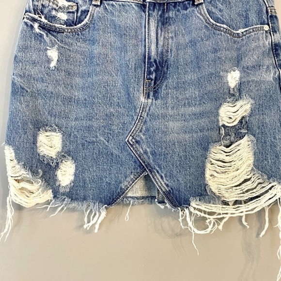 Zara Trafaluc Distressed Denim Mini-Skirt - Picture 4 of 9